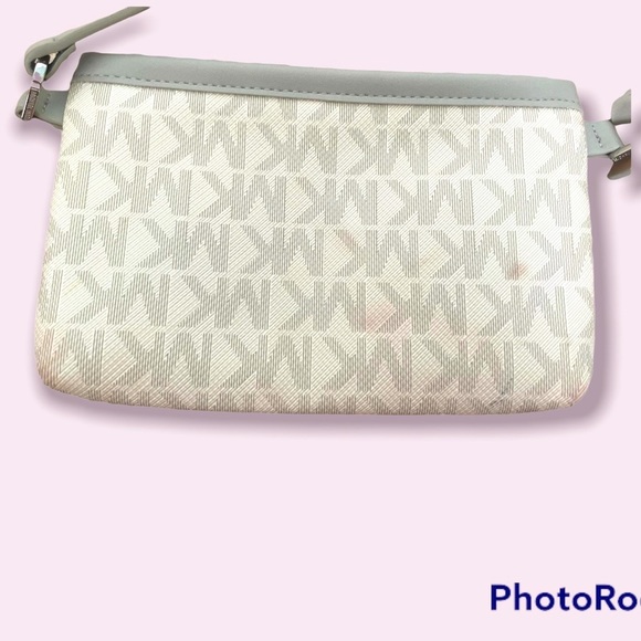 MICHAEL KORS Monogram Belt Bag - Picture 5 of 11